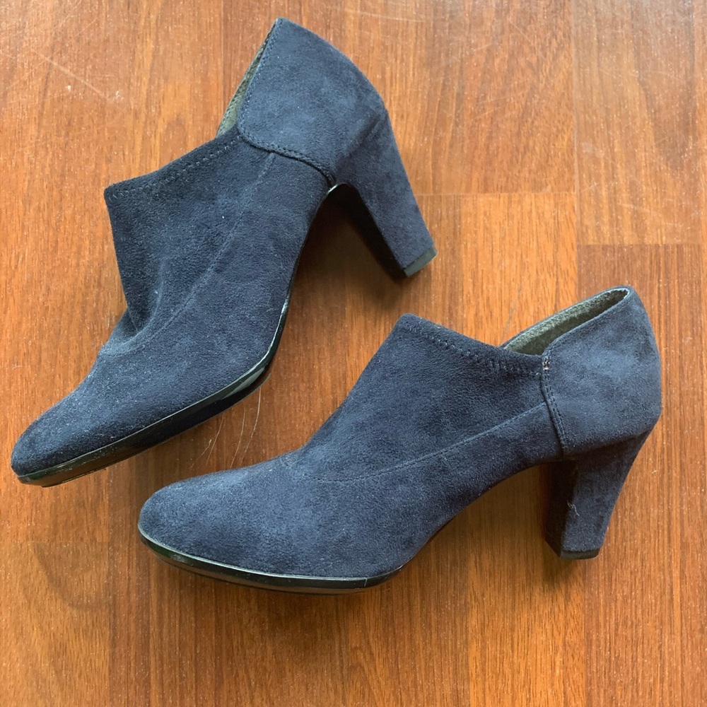 Aerosoles heel rest size 9. Very gently used.